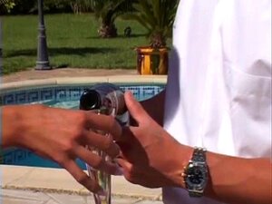Sexo Em Grupo à Beira Da Piscina