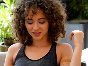 21 SEXTURY-La Superbe Geisha Kyd Fait Jouir Un Homme Avec Ses Jolis Pieds