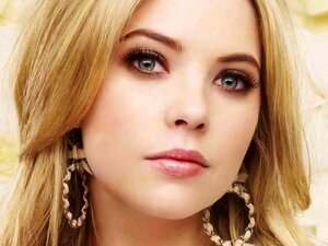 Ashley Benson Trekt Zich Af Van Uitdaging
