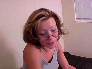 Дркање од сисате аматерке МИЛФ у врућем аматерском порнићу 1