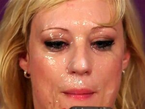 Кинки центрефолд добија сперму на лице док гута ал