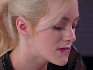 Laissez-vous Emporter Par Une Vidéo Envoûtante Qui Vous Transportera Au Summum Du Plaisir. Rejoignez Jia Lissa Dans Cette Aventure Sensuelle Et Découvrez L'essence Même De La Séduction. Préparez-vous à Une Extase Intense.