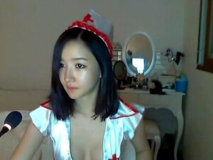 Obejrzyj Seksowną Koreańską Piękność W Amatorskim Pokazie Striptizu, Który Zmiecie Cię Z Nóg! Nie Uwierzysz, Jakie Ruchy Potrafi Zrobić Na Kamerce. Prosta I Gorąca, Zostawi Cię Błagającym O Więcej.