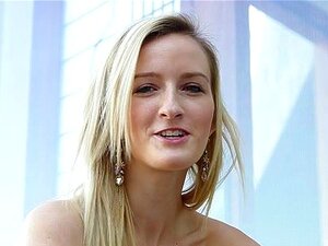 Onlyteenpijpbeurten Video: Skylar Green. Skylar Green Kijkt Al Een Tijdje Naar Porno En Vanaf Het Begin Wilde Ze Voor De Camera Staan. Vandaag Is Haar Geluksdag Omdat Ze De Kans Krijgt Om Een Grote Lul Te Zuigen, Zonder Verplichtingen. Na Een Charmi