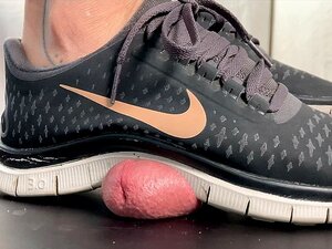 300px x 225px - Sneakers Nike - Porno @ TeatroPorno.com