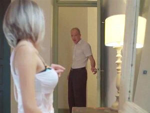 Tracy Prend Une Grosse Giclée De Sperme Collante Sur Son Ventre Parfait, Elle A Pris La Bite Palpitante De Tim Jusqu'à La Base, Jouissant Fort Alors Qu'il Plongeait Profondément Dans Sa Chatte, Puis Souriait En Déchargeant Une Grosse Giclée Sur Son Ventr