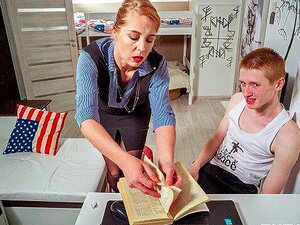 Poika Simuloi Sydänkohtausta Ja Helposti Viettelee Naiivin Tutorin