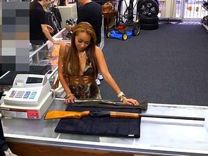 Zmysłowa Latynoska Bita Przez Paskudnego Pionka W Jego Biurze