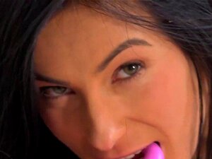 Snygga Tjeckiska Sötnosar Sprider Sina Rövar Med Buttplug Och Enorma Dildos. Glamorösa Europeiska Sexkatter Sträcker Sina Analer Med Olika Massiva Leksaker Och Får Extremt Anus Shagged