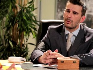 Veronica Vain Menee Alas Wall Street