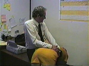 Experimenta El Placer Supremo Mientras La Reina Julia Jameson Recibe Un Castigo Digno De La Realeza - Una Buena Azotaina.