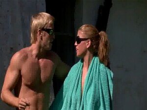 Stary Facet Zadowala Zdradzającą Dziewczynę Swojego Pasierba Na Zewnątrz