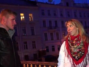 Plan Zavođenja Koji Funkcionira. Romantična šetnja Večernjim Gradskim Ulicama Bila Je Samo Uvod Za Ovog Napaljenog Tipa Koji Je Imao Pametan Plan Zavesti Potpuno Nesvjesnu Slatkicu. Mislila Je Da Je To Samo Spontani Spoj S Zgodnim Strancem, Ali