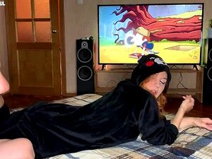 Disfruta De Este Apasionante Video En El Que Un Padrastro Satisface Los Deseos Más Profundos De Su Prometedor Consentida. Esta Chica Seductora Sabe Cómo Complacer Y Te Dejará Con Ganas De Más. ¡Prepárate Para La Diversión Sin Límites!