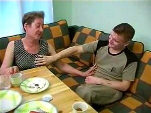 Russisch Oma En Boyfrand 102,