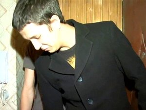 Köttslig Och Vild Cuckold-sex. Hingsten Blir Hård Av Att Se Sin Tjej Bli Knullad