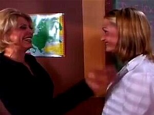 Стара Зрела & Свежа Слатка Лезбејка - Нова Учитељица Дициплинована