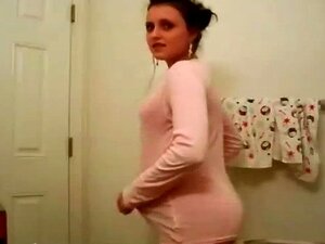 Brunetka Rozbiera Się Do Naga Na Kamerze Internetowej