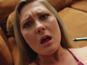 Polubrat Uhvatio Polusestru Kako Se Samozadovoljava I Pomaže Joj. Polubrat Uhvati Polusestru Kako Se Zadovoljava I Odluči Joj Pomoći Jebući Tu Usku Pičku Svojim Velikim Kurcem