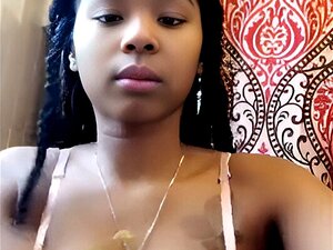 Sumérgete en el irresistible encanto de Candiiy snap - una demostración tentadora de un trasero insaciable a la tierna edad de 19 años. Experimenta el deseo supremo.