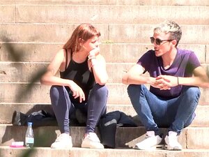 Neuken Met Een Stoner Meisje Op De Universiteitscampus, Kendo Heeft Een Pothead Gevonden Die Geld Nodig Heeft En Die Zei Dat Hij Zelfs Een Porno Zou Filmen Om Wat Geld Te Krijgen!