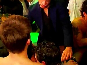 Słodcy Nadzy Chłopcy Z College'u Uprawiają Gejowski Seks. Umowy Zaraz Się Rozejdą, Gdy Tony