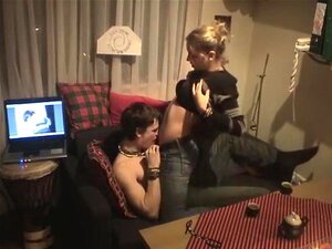 Kuumaa Seksiä Tyttöystäväni Kanssa, Tässä Kuumassa Amatöörivideossa Voit Katsoa, Kun Panen Blondin Tuhman Enkelini Kanssa Hyvän Illallisen Jälkeen. Hän Sai Minut Voihkimaan, Kun Hän Alkoi Imeä Munaani, Ja Sitten Panimme Kuin *** Kiimassa