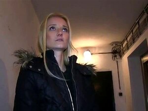 Kuumaa Blondia Pillua Ja Kurkkua Pannaan Julkisessa Kellarissa. Kuuma Blondi Huijataan Feikkiagentin Toimesta Ja Otetaan Julkisen Rakennuksen Kellarissa, Jossa Tiukka Pillu Pannaan Ja Kurkku Pannaan Isolla Kyrvällä