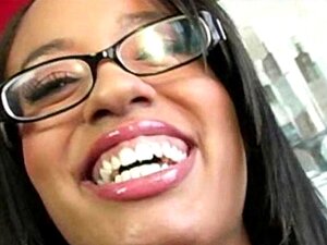 Svart Skönhet Aliana Love Suger Stor Fet Kuk För En Stor Ansiktscumshot