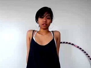 Asiatische Amateurin Mit Rasiertem Muschi In Solo-Show