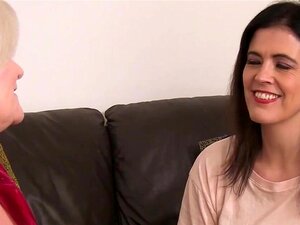 OLDNANNY 2 Dames Kwamen Erachter Dat Ze Lesbische Babes Zijn Op Reis