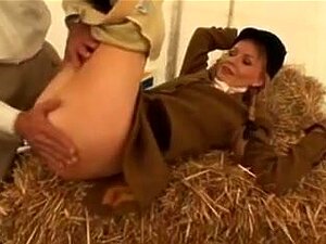 Brittiläinen Huora Carolina Hankkii Porattu Juhlateltta,