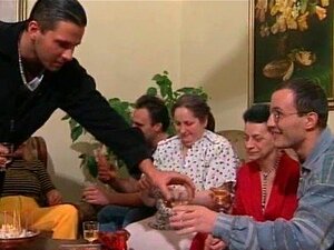 Trzy Dojrzałe Suki Pieprzą Się Ostro