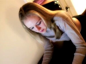 Blond Geslagen. Blond Spanked