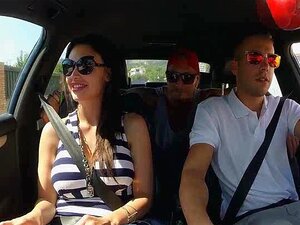 Aletta Ocean é Sexy Como O Caralho Em Uma Caverna, Aletta Sea é Quente Como O Caralho, Dê Uma Olhada Nesses Lábios E Dê Uma Olhada Naqueles Quadris