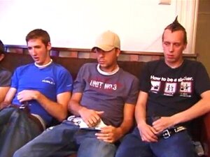 Surpresa De Gozada Na Cara Com Uma Punheta No Círculo