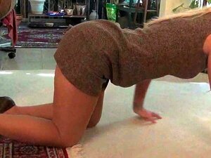 American Milf Shelby Lowers Her Pantyhose And Has Some Fun