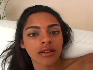 Камила Де Кастро прстима истражује дупе, а затим пружа НЕВЕРОВАТАН пушење