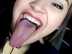 LA LENGUA ENTRA Y LIMPIA LA NARIZ, LA BELLEZA DE LA LENGUA LARGA MUESTRA LA LENGUA MÁS LARGA Y LA GARGANTA ANCHA CON SONIDOS DE GARGANTA, LA BELLEZA DE LENGUA LARGA MUESTRA LA LENGUA LARGA Y LA GARGANTA ANCHA CON SONIDOS
