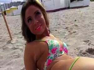 Сама наказа девојка користи ствари да мастурбира клип-01