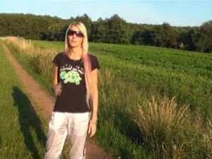 Плава Немица покупи и јебе. Плава Немица покупи и јебе се