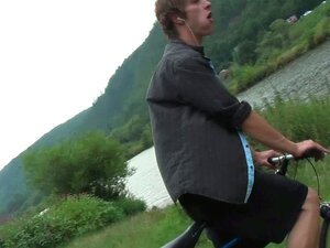 Ik Geef Mijn Vriendje Een Geweldige Handjob In Mijn Camper