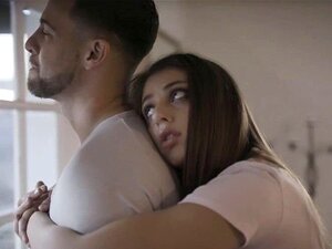 Seth Grubo Jebe Giu U Različitim Pozama. Gia Toliko Voli Svog Polubrata Da Može Podnijeti Sve što On želi Da Joj Radi, Seth Privlači Giu Blizu I Gladno Prelazi Njegovim Rukama Po Njenom Tijelu. Gia Klekne Da Sethu Da Duboko Grlo, A Onda On Grubo