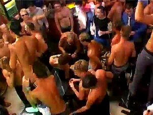 Homem E Garoto Gays Nascidos Sem Carga, Isso Configura O Resto Do Sexo Gay