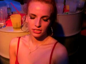 Glamour Slampor Får Sig En Omgång