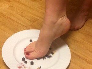Fotfetisch Som Sprutar Blåbären Som Försökte Komma Undan
