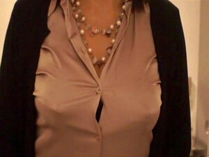 Alison Budgen - Patrząc W Dół Mojej Bluzki