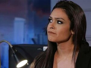 Kom Kijken Naar Een Stout Verhaal Waarin Een Baas Toegeeft Aan Verleiding Met Zijn Secretaresse En Een Hete Brunette. Kont Likken, Bondage, Bal Spel En Wilde Seks Inbegrepen. Mis Het Niet!