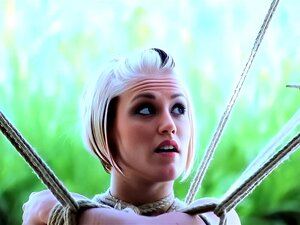 Bondage Voor Een Opname Met Een Leuk BDSM-model