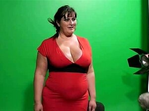 Ze Gaat Weg En Hij Bedriegt Met Een Dikke Dame